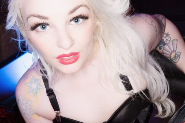 Miss Heart Professional Dominatrix in Milton Keynes, Oxfordshire, Northamptonshire.